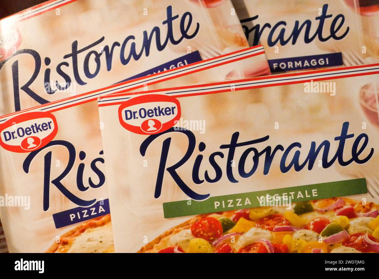 19.01.2024: Symbolfotos - Tiefkühlware von Dr. Oetker verschwindet aus den Regalen der Supermärkte von Kaufland. Deutschland 2024-01-19 Symbolfotos Dr Oetker Pizza Foto Hercher 2 *** 19 01 2024 Symbolfotos Tiefkühlwaren von Dr. Oetker verschwinden aus den Regalen der Kaufland Deutschland Supermärkte 2024 01 19 Symbolfotos Dr Oetker Pizza Foto Hercher 2 Stockfoto