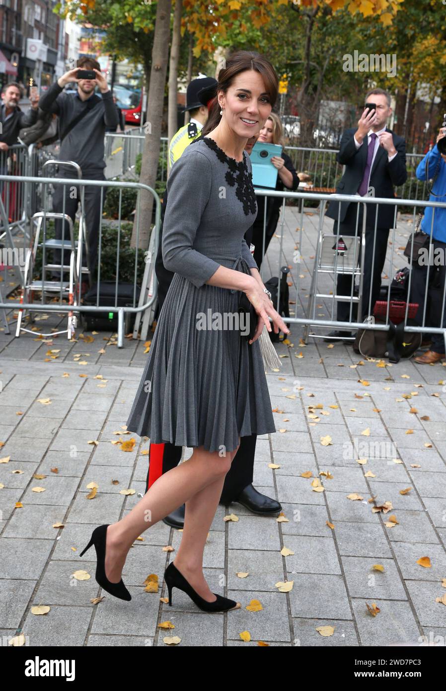 Catherine, Duchess of Cambridge, kam im Islington Town Hall an, um Kinder und Mentoren aus dem Early Intervention Programme von Chance UK in London zu treffen. Stockfoto