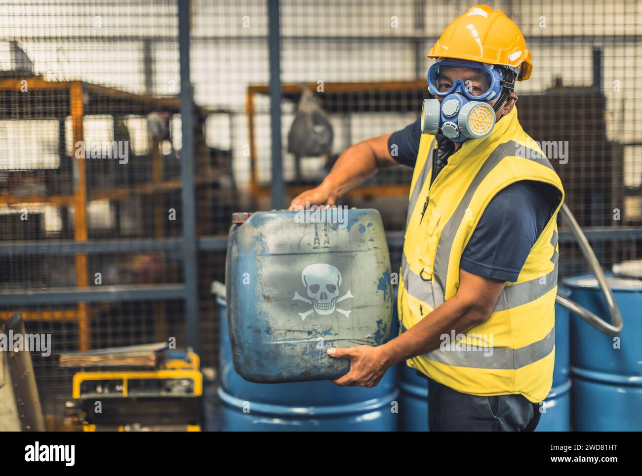 Sicherheitsteam für giftige chemische Gase Arbeiten Reinigung in Gefahrenfabrik Werkstattumgebung Verunreinigungssicherheit und -Schutz Stockfoto