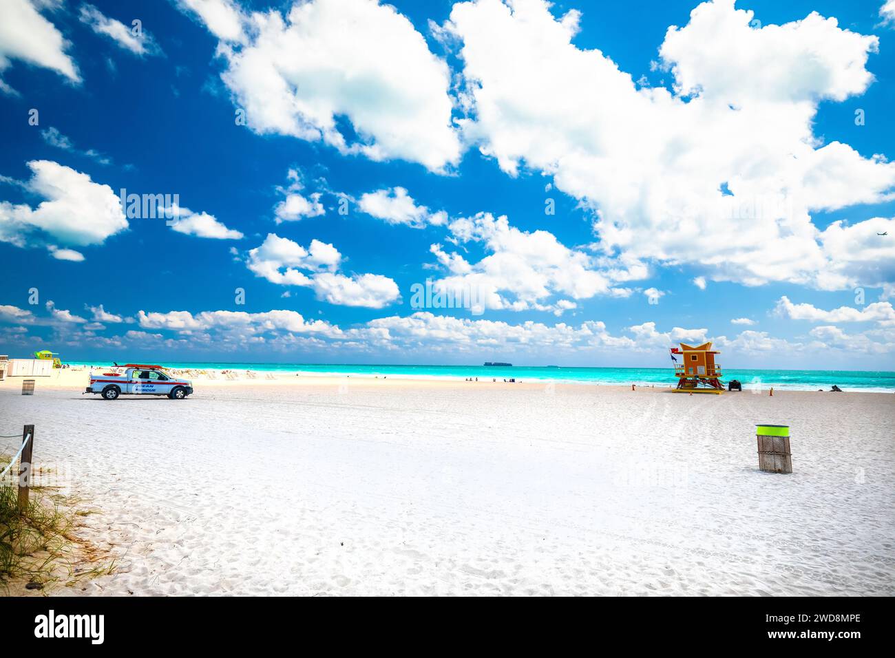 Miami Beach farbenfroher Strand- und Meerblick, Bundesstaat Florida, Vereinigte Staaten von Amerika Stockfoto