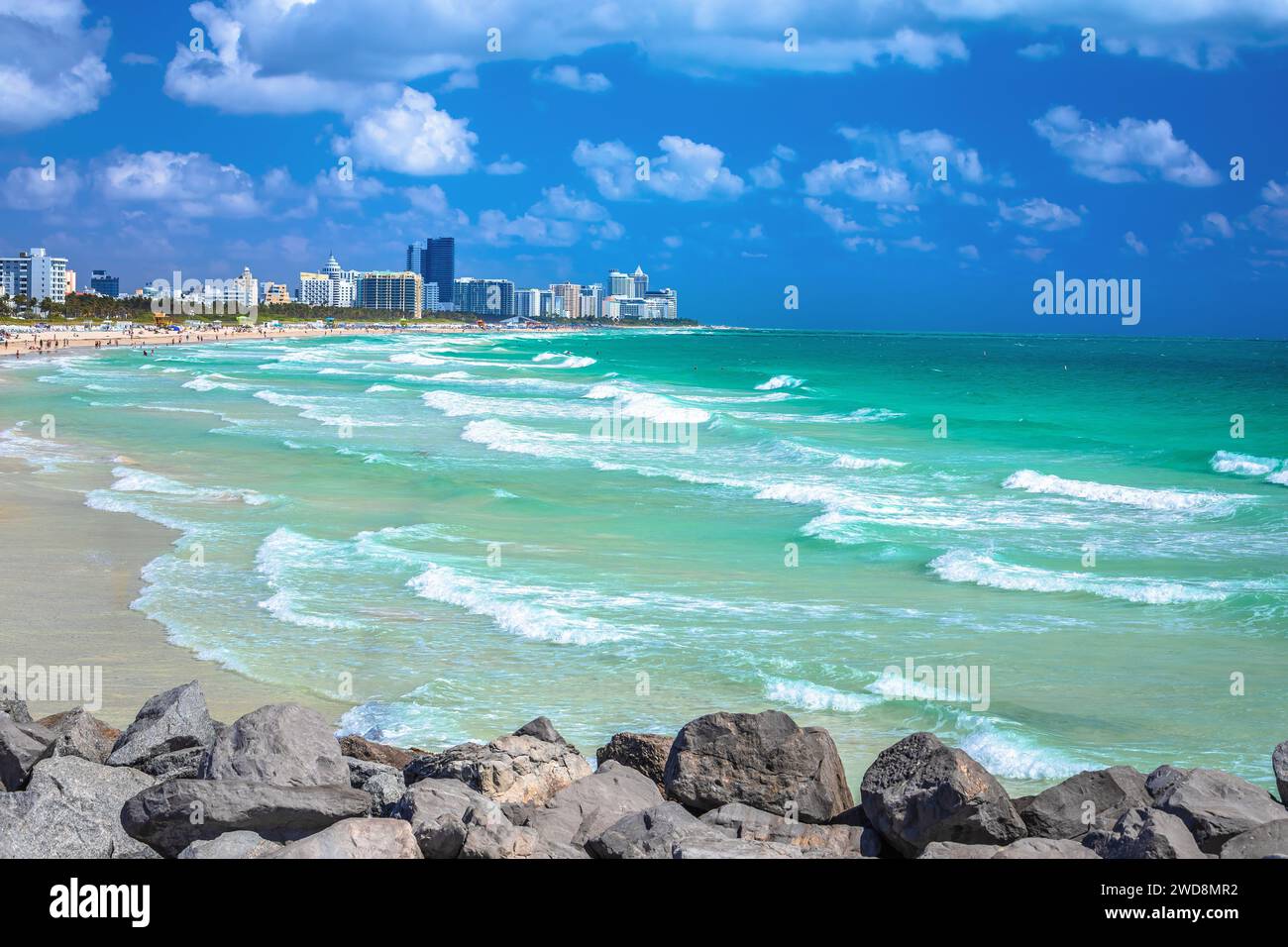 Miami Beach farbenfroher Strand- und Meerblick, Bundesstaat Florida, Vereinigte Staaten von Amerika Stockfoto