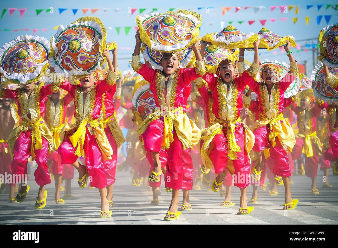 Philippinen, Koronadal City, Tnalak Festival. Das T'nalak Festival ist nach einem gewebten Tuch benannt, das von den Frauen der Provinz geschaffen und gewebt wurde. Stockfoto