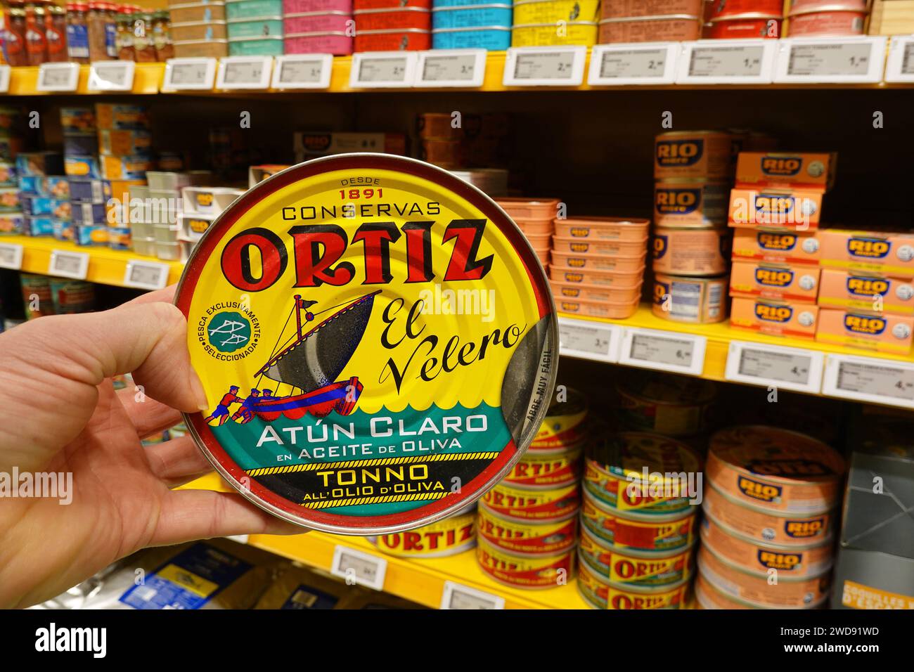 Ortiz Dosenthunfisch in einem Supermarkt Stockfoto