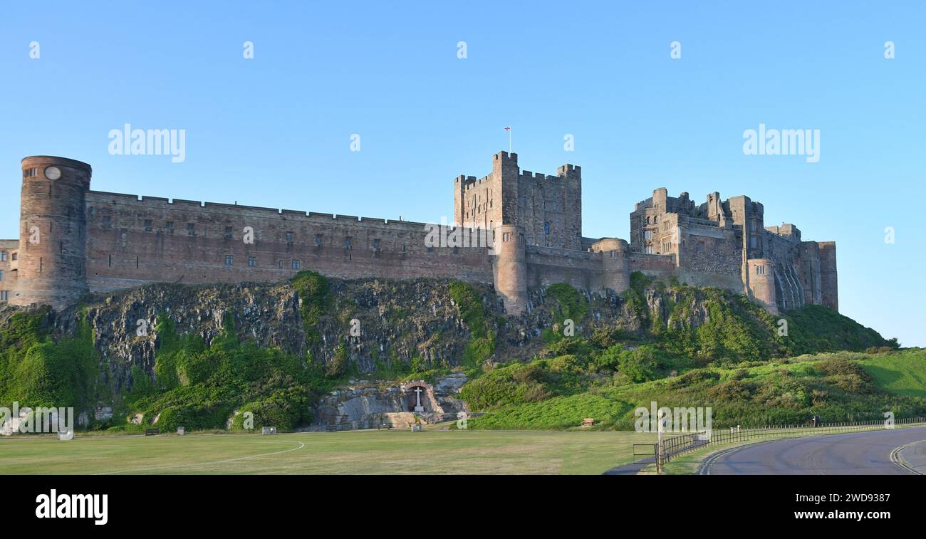 Bamburgh Castle an der Nordostküste Englands bei Bamburgh in Northumberland Stockfoto