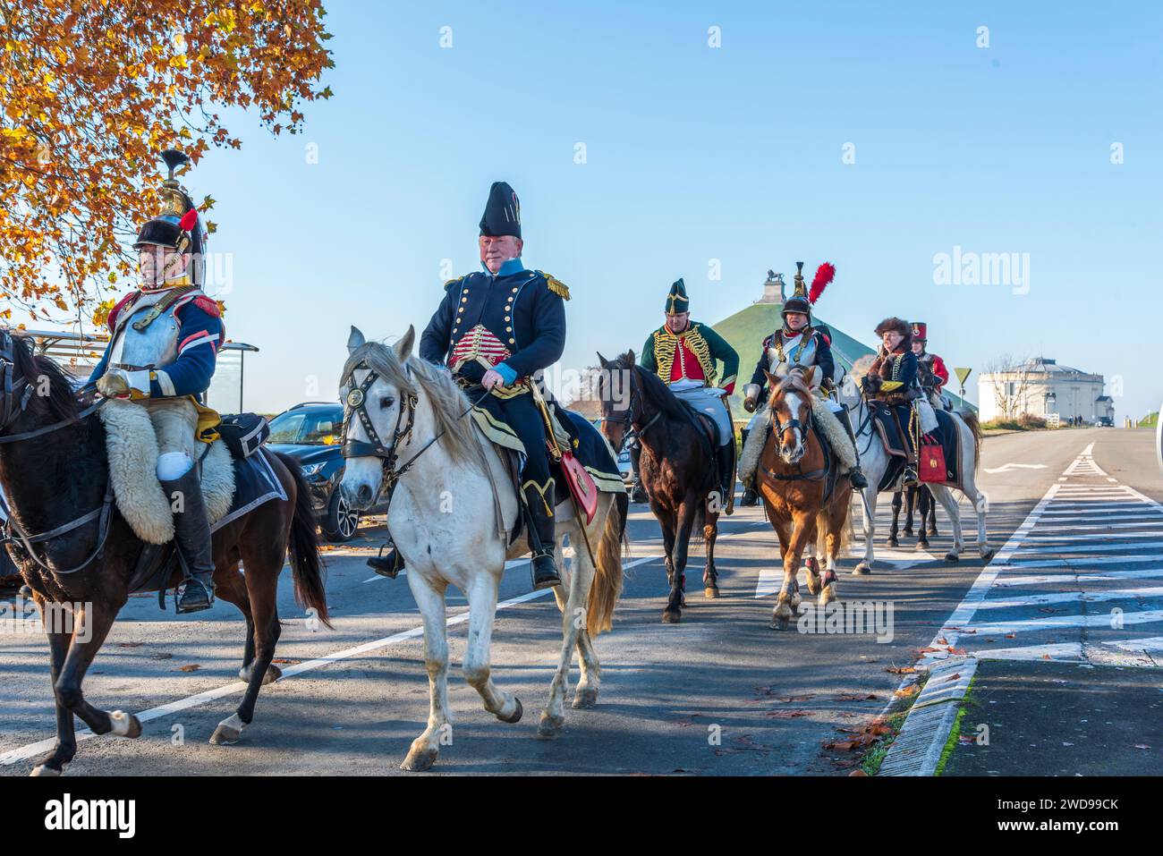 Reenactors in Napoleonischen Uniformen auf dem Schlachtfeld von Waterloo zu Pferd Stockfoto