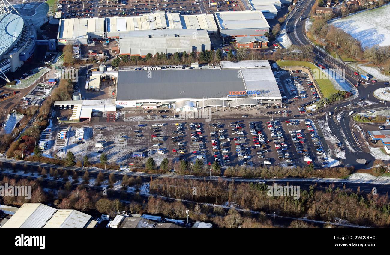 Luftaufnahme des Tesco Extra Supermarket im Middlebrook Retail Park (ehemals Reebok Development) Stockfoto