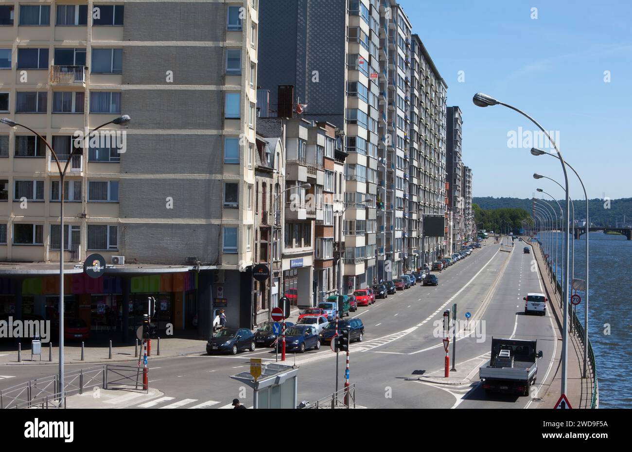 Appartementhäuser an der Maas, Quai de la Goffe, Lüttich, Wallonien, Belgien, Europa Stockfoto