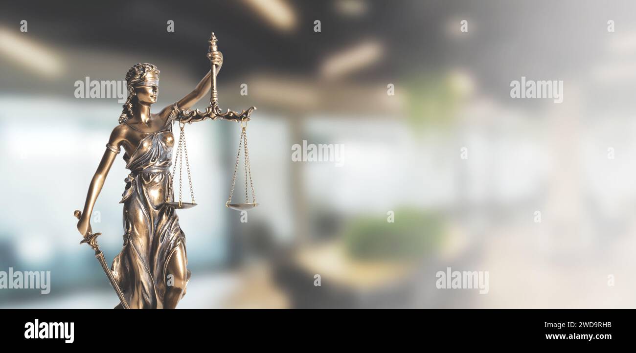 Symbol der blinden Gerechtigkeit auf einer metallischen Statue. Recht und Gerechtigkeit, Kopierraum Stockfoto