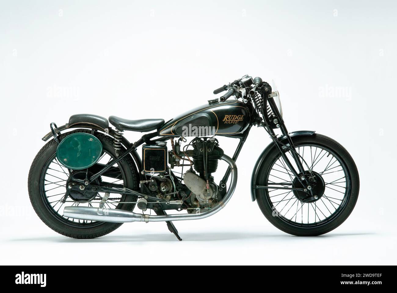 1939 Rudge Rapid 250 ccm Rennmotorrad. Studio-Bild auf weißem Hintergrund. Stockfoto