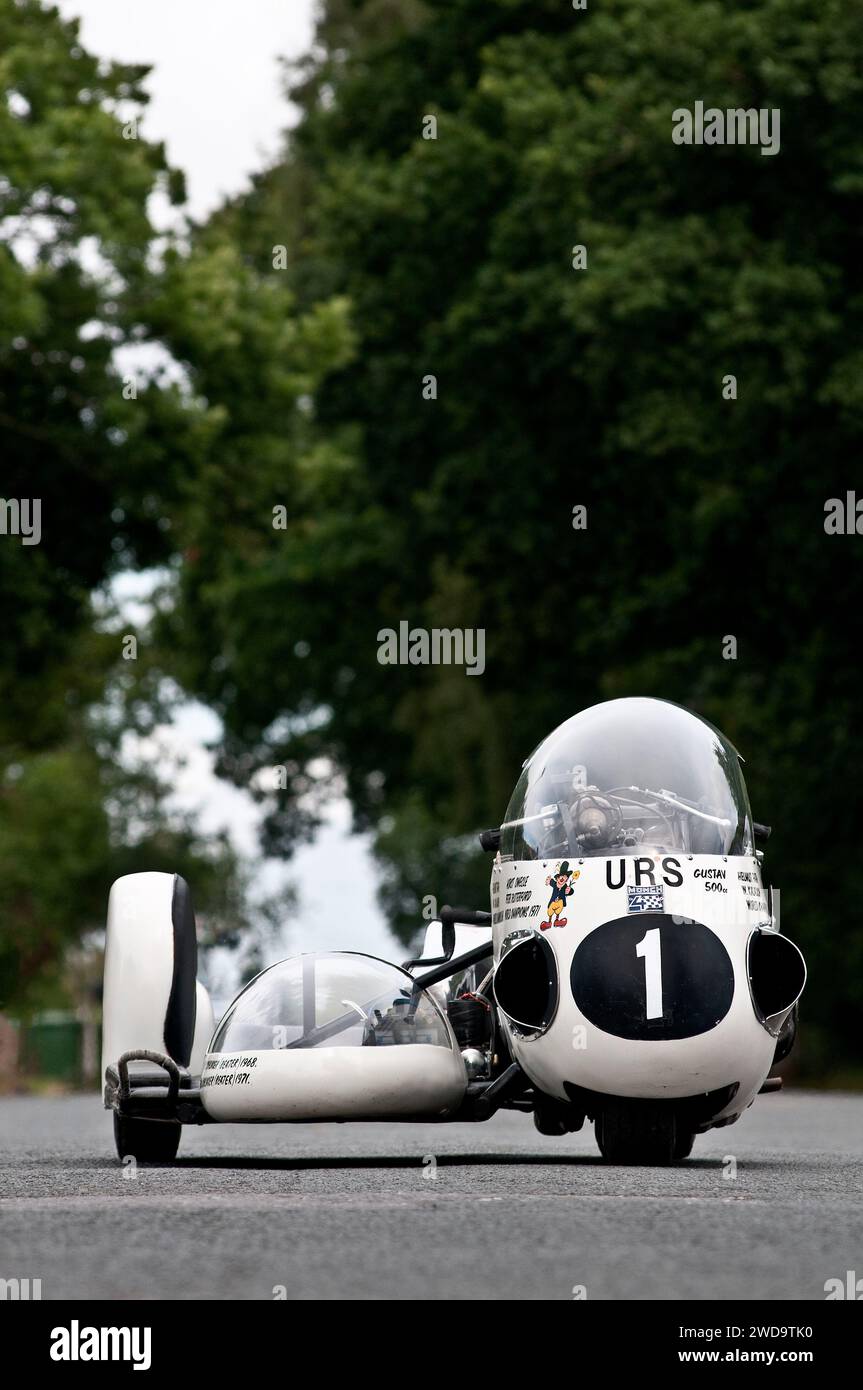 1966 URS 500 ccm Racing Sidecar Outfit. Von vorne dargestellt Stockfoto