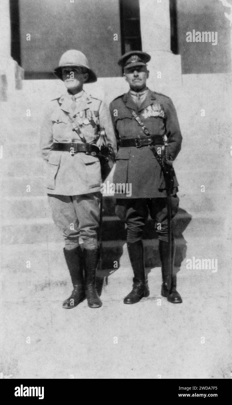 11.11.2011 Major RC Earl & Lieutenant-Colonel RJ Tucker BVRC in der Free Masons Hall City of Hamilton Bermuda 1930. Stockfoto