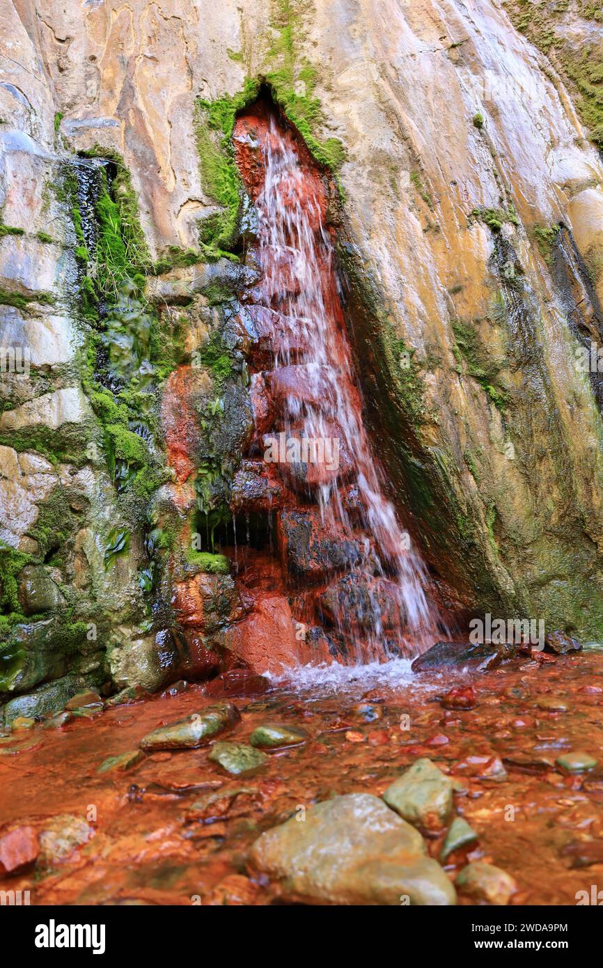 Blick auf den Wasserfall Colores im Nationalpark Caldera de Taburiente auf der Insel La Palma, Kanarische Inseln Stockfoto