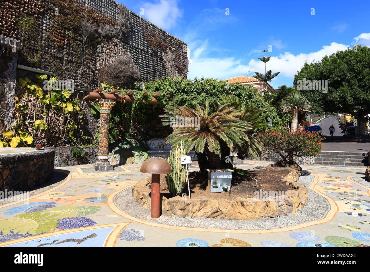 Die Plaza de La Glorieta wurde von dem vielseitigen Künstler Luis Morera entworfen Stockfoto