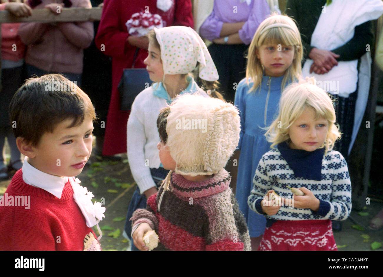 Kinder in Vrancea County, Rumänien, ca. 1990 Stockfoto