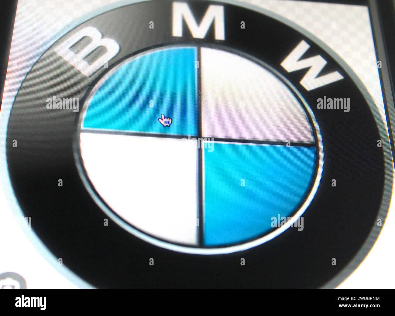 Ein Foto des BMW Car Logos auf einem Computerbildschirm. Stockfoto