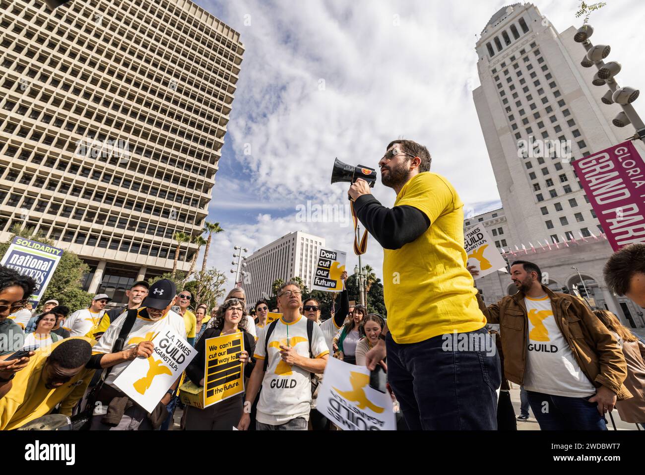 Los Angeles, USA. Januar 2024. Die Redaktion der Zeitung Los Angeles Times inszenierte einen Tagesausflug aus Protest gegen Vertragsverhandlungen. Sie arbeiten seit über einem Jahr ohne Vertrag. 19/2024 Los Angeles, CA., USA (Foto: Ted Soqui/SIPA USA) Credit: SIPA USA/Alamy Live News Stockfoto