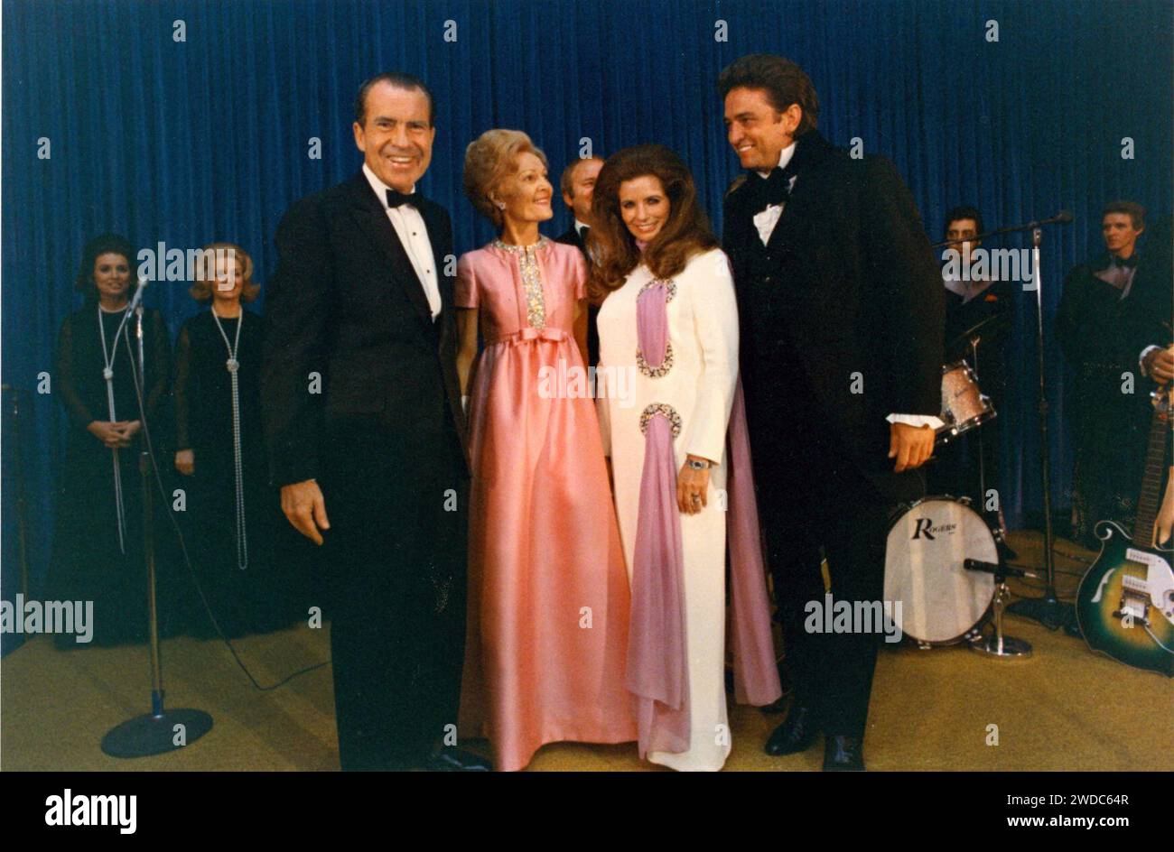 Präsident Richard Nixon, Pat Nixon, June Carter Cash und Johnny Cash. Stockfoto