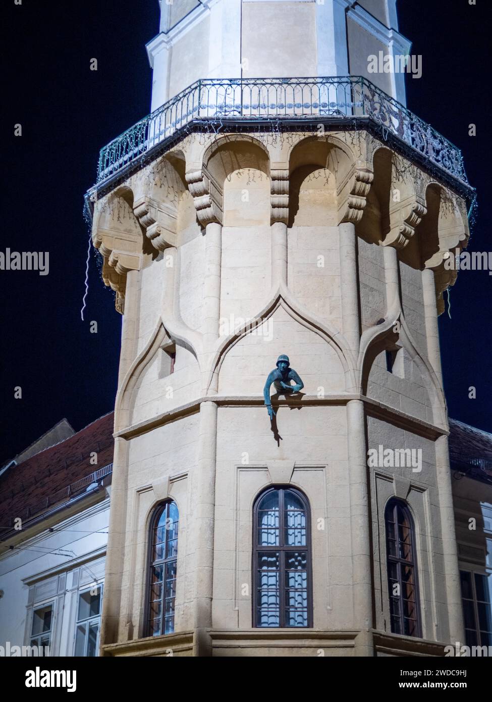 Der Caller, ein bronzener Krieger, Halbfigur, Rathausturm, Nachtschuss, Bad Radkersburg, Steiermark, Österreich Stockfoto