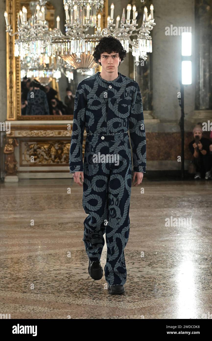 Mailand, Italien. Januar 2024. Sprechen Sie Fashion Show Catwalk auf