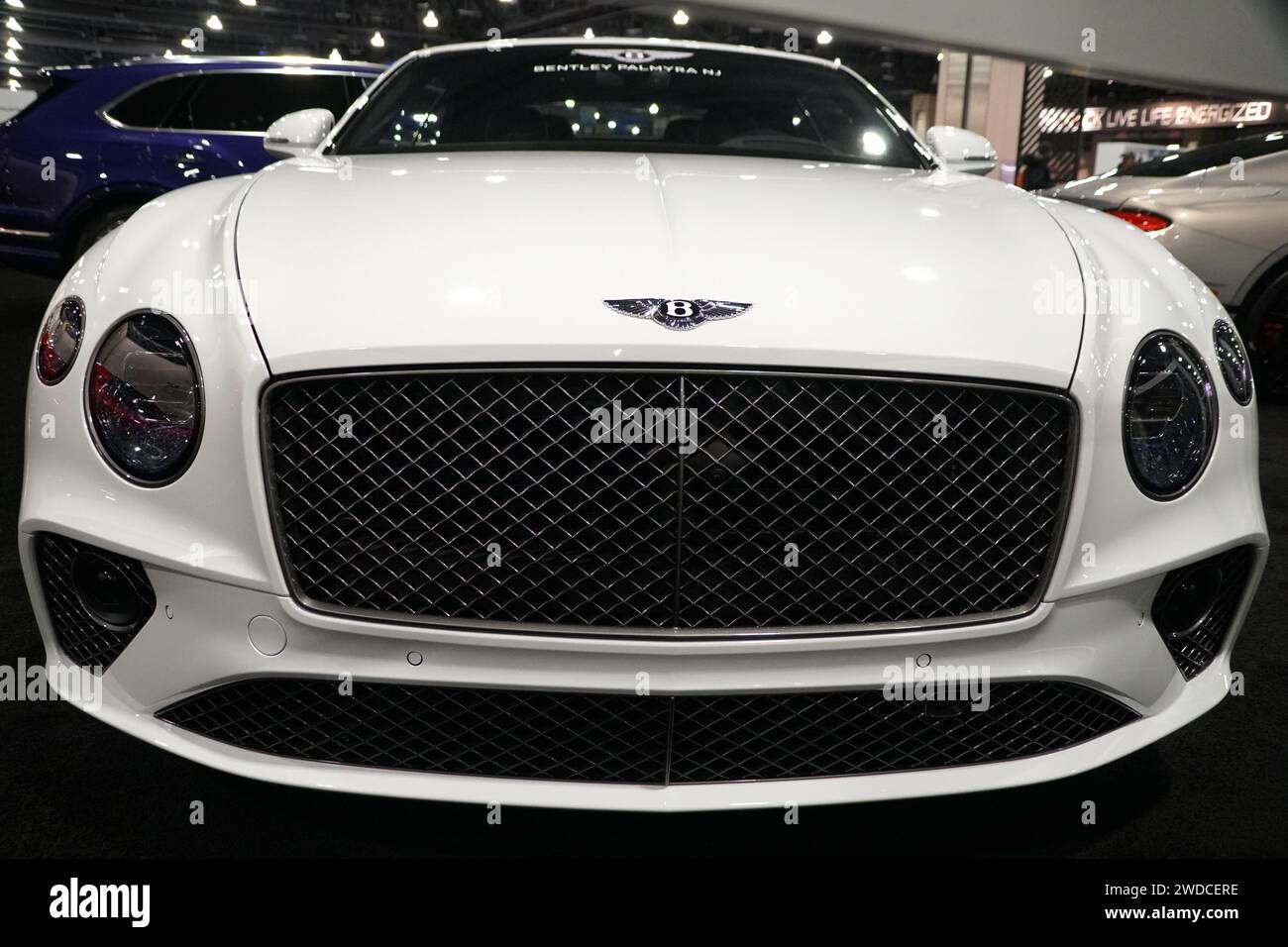Philadelphia, Pennsylvania, USA - 14. Januar 2024 - Eine weiße Farbe von 2023 Bentley Continental GT V8 Stockfoto