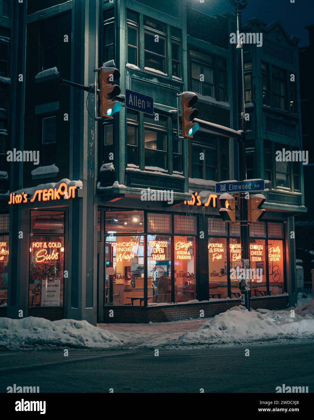 Jims Steakout-Schild bei Nacht in Allentown, Buffalo, New York Stockfoto