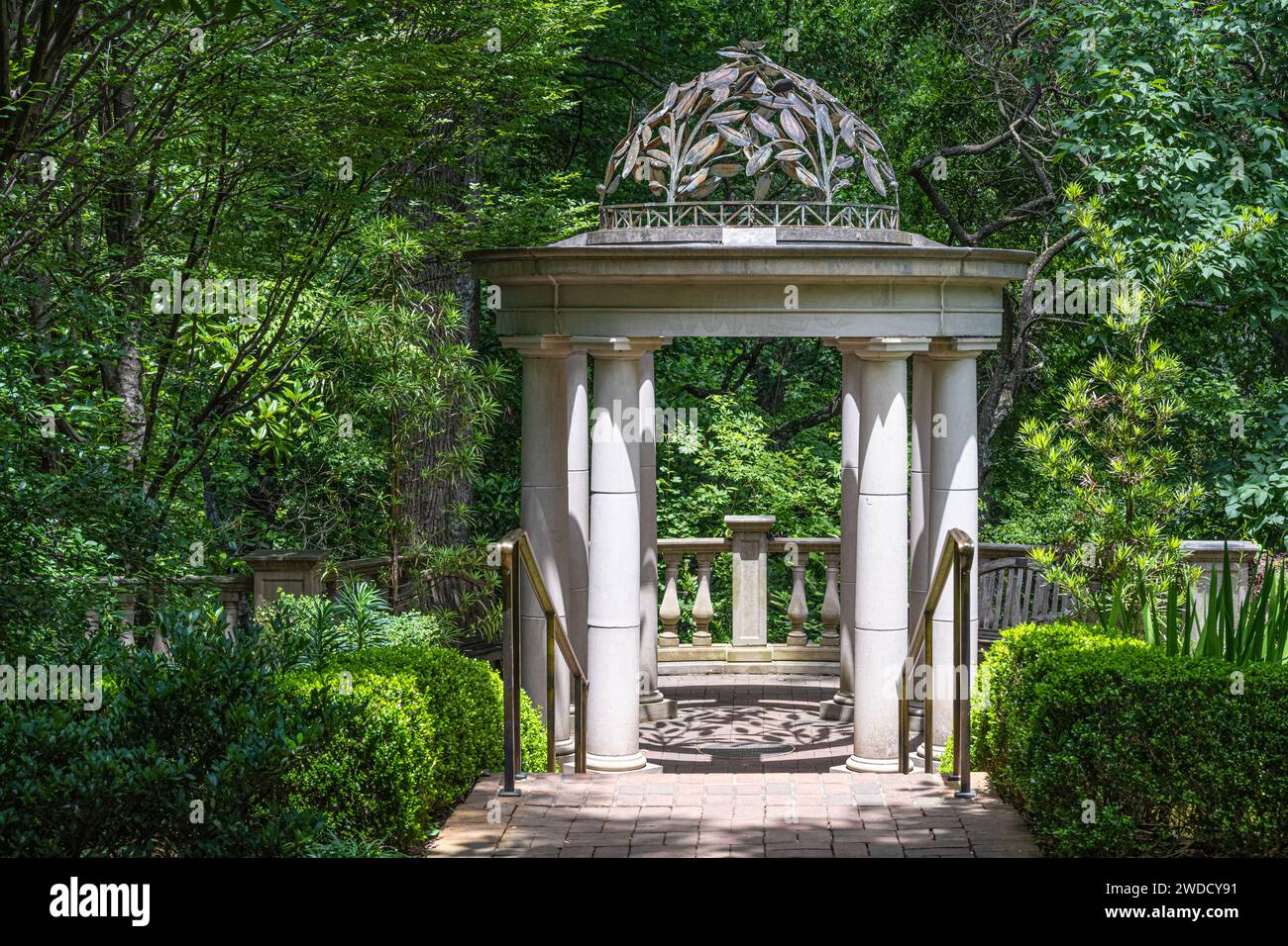 Sterne Gazebo im Trustees Garden im späten Frühjahr im Atlanta Botanical Garden in Atlanta, Georgia. (USA) Stockfoto