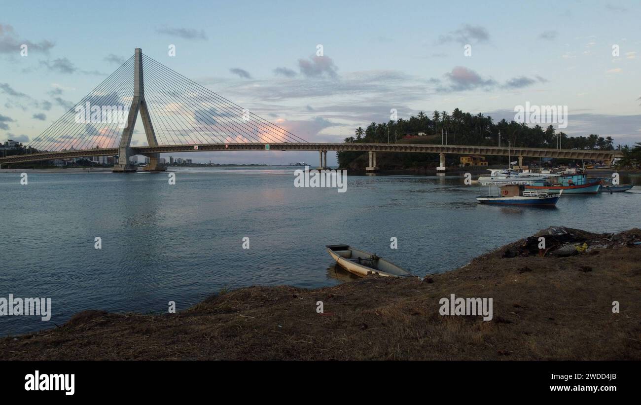 Seilbrücke in bahia ilheus, bahia, brasilien - 10. dezember 2023: Blick auf die Jorge Amado-Brücke in der Stadt Ilheus im Süden von Bahia. ILHEUS BAHIA BRASILIEN Copyright: XJoaxSouzax 11121223JOA4310077 Stockfoto