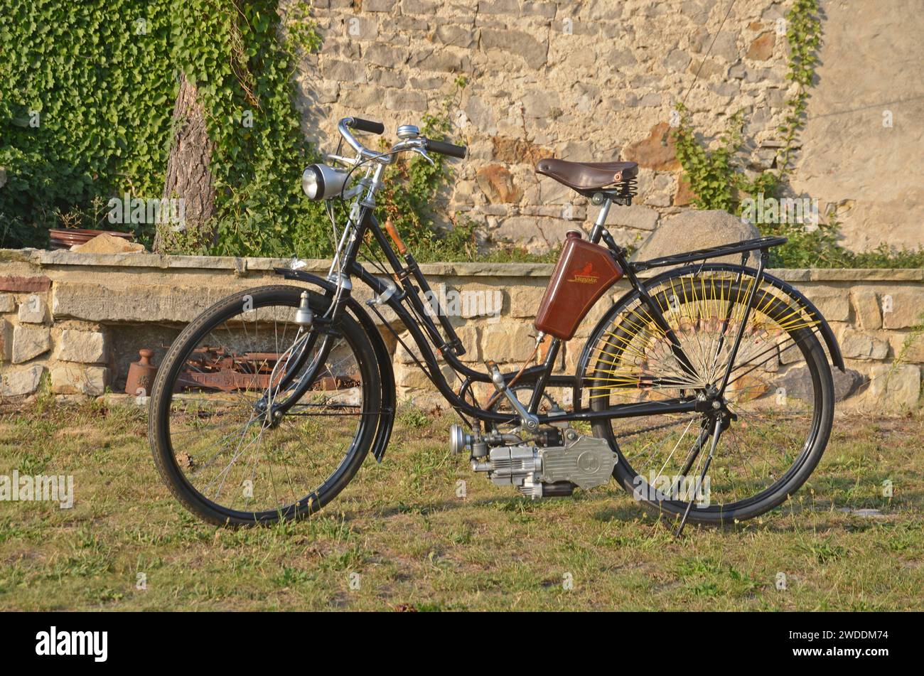 Fahrrad mit hilfsmotor -Fotos und -Bildmaterial in hoher Auflsung  Alamy