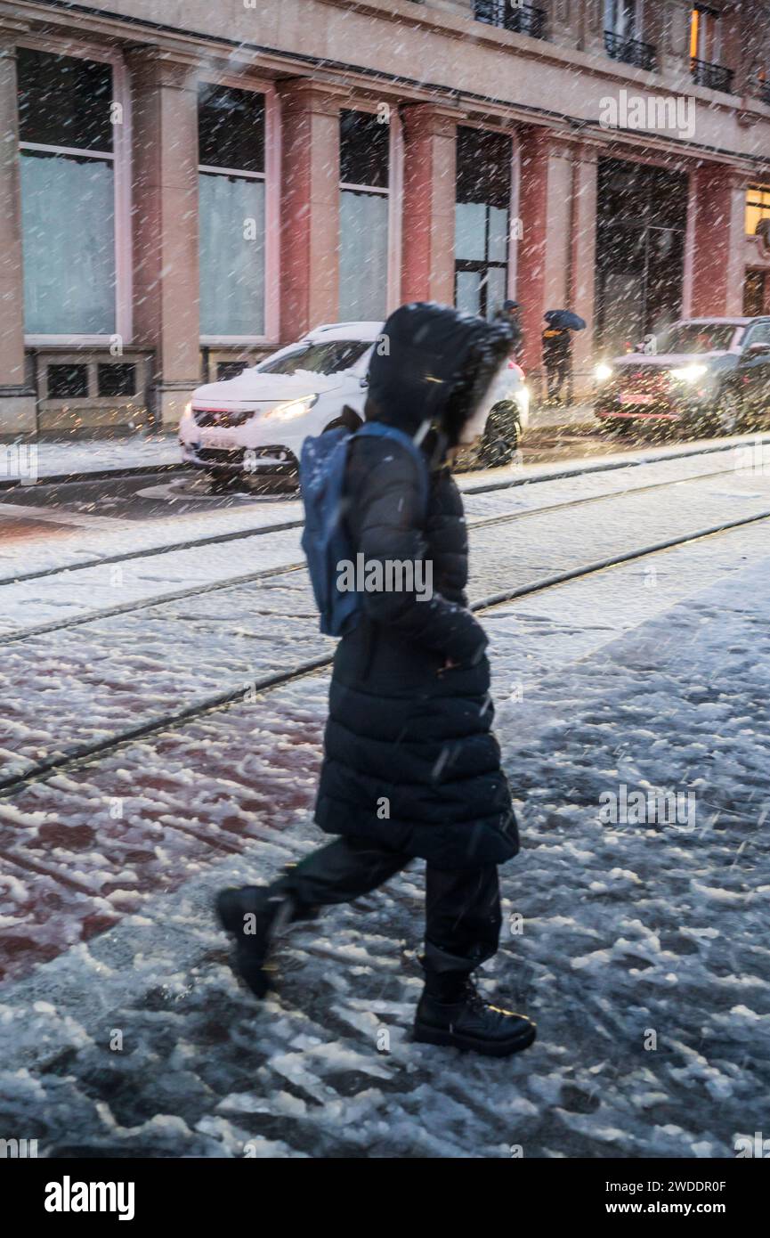 Saragossa ist vom Sturm Juan mit Schnee bedeckt Stockfoto