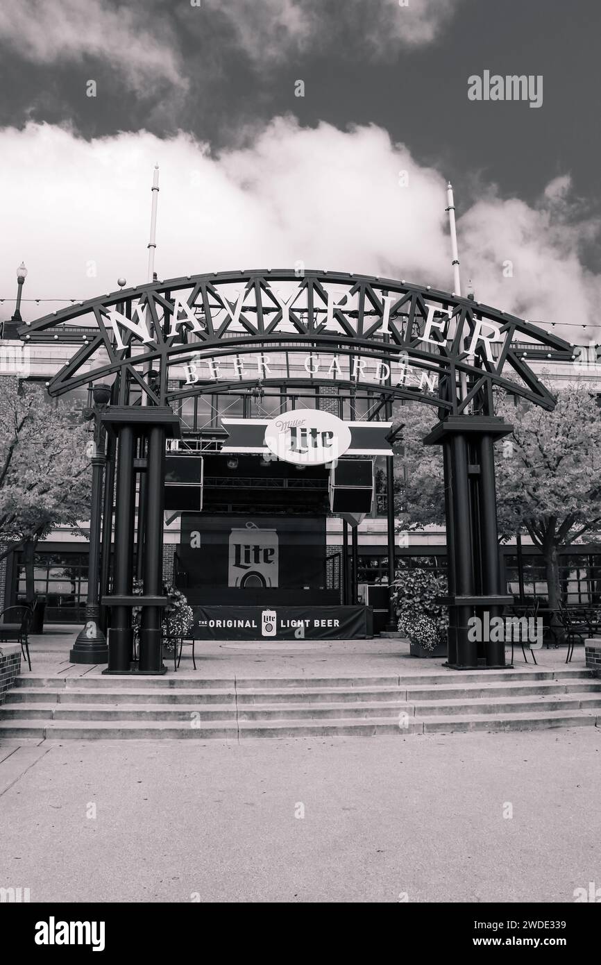 Eingang zum Navy Pier miller Lite Beer Garden Gate in schwarz-weiß Stockfoto