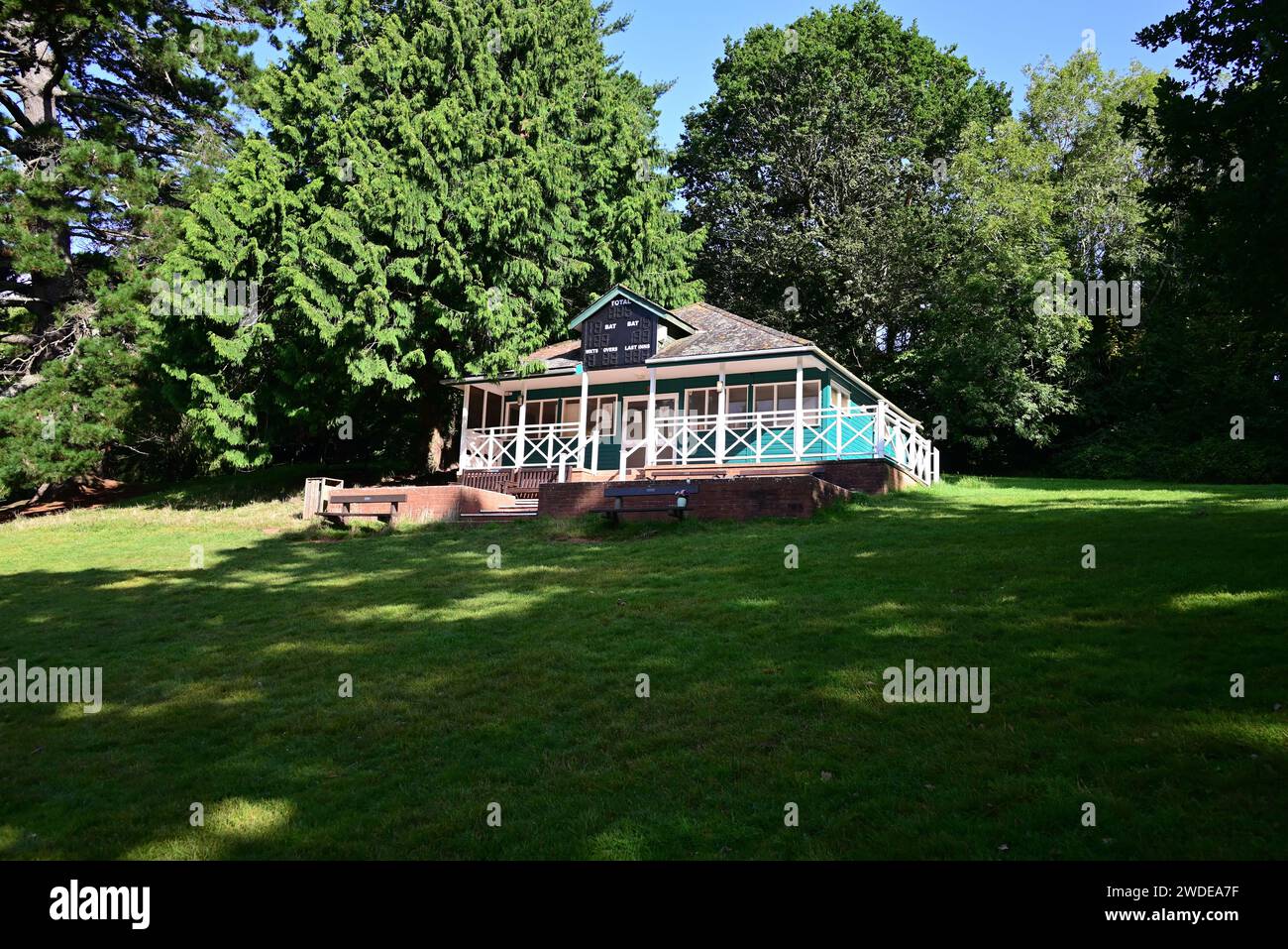 Cricket-Pavillon im Cockington Country Park, Torquay, South Devon. Stockfoto