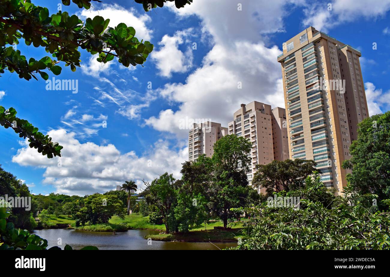 Teilweiser Blick auf den „Arts Park“ (Parque das Artes) in Ribeirao Preto, Sao Paulo, Brasilien Stockfoto