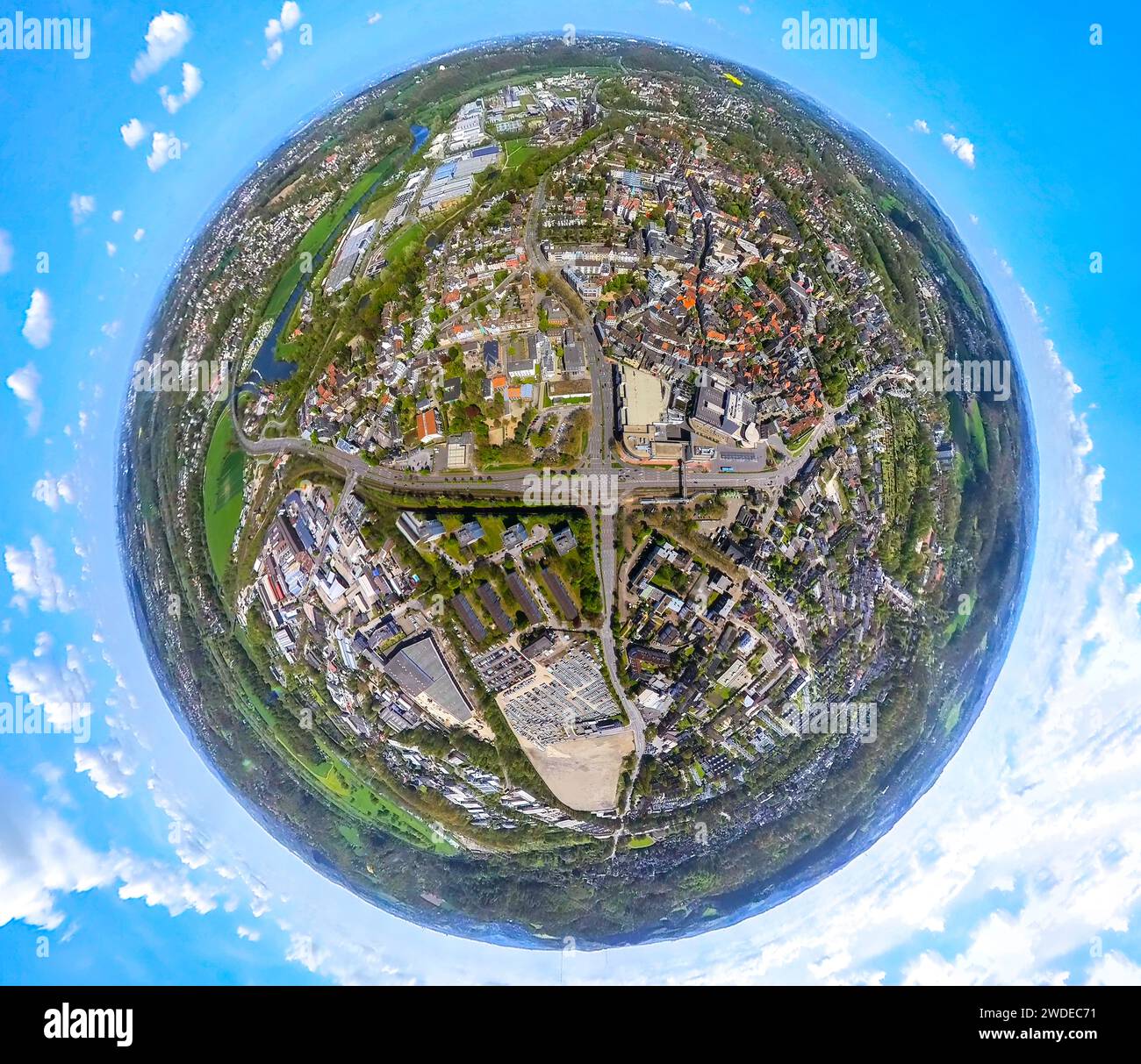 Luftaufnahme, Kreuzung bei Reschop CarrÃƒÆ'Ãƒ'ÄšÃ'Ã†'Â'© mit Martin-Luther-Straße und Augst-Bebel-Straße, Globus, Fischaugenschuss, 360-Grad-Schuss, Hut Stockfoto