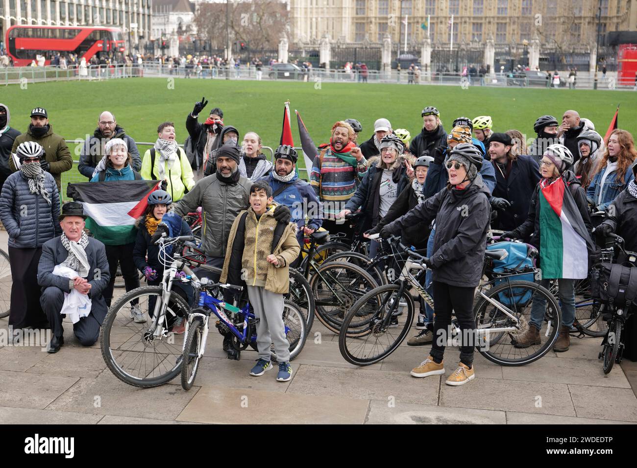 London/UK 20. JAN 2024. Pro-palästinensische Demonstranten veranstalteten eine Zykluskundgebung auf dem parlamentsplatz und skandierten jetzt den Waffenstillstand. Aubrey Fagon / Alamy Live News Stockfoto