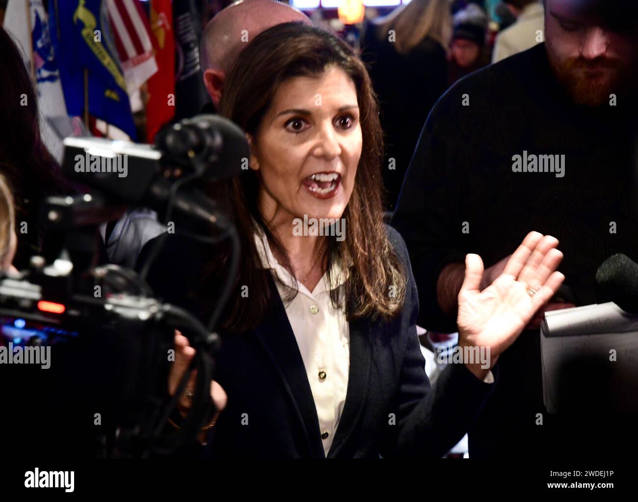 Der ehemalige UN-Botschafter Nikki Haley spricht am 19. Januar in einem Maryann's Diner in Amherst, N.H., USA, vor der Presse. 2024. Stockfoto