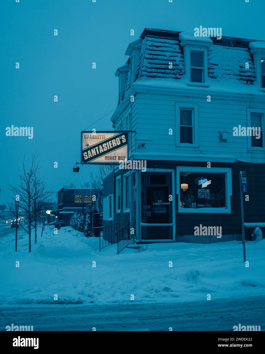 Santasieros Restaurant Vintage-Schild an einem verschneiten Winternacht, Buffalo, New York Stockfoto