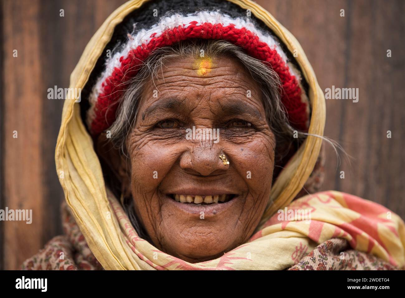 Kathmandu, Nepal – April 20,2023: Porträt älterer Nepalesen auf dem Patan Durbar Square. Stockfoto