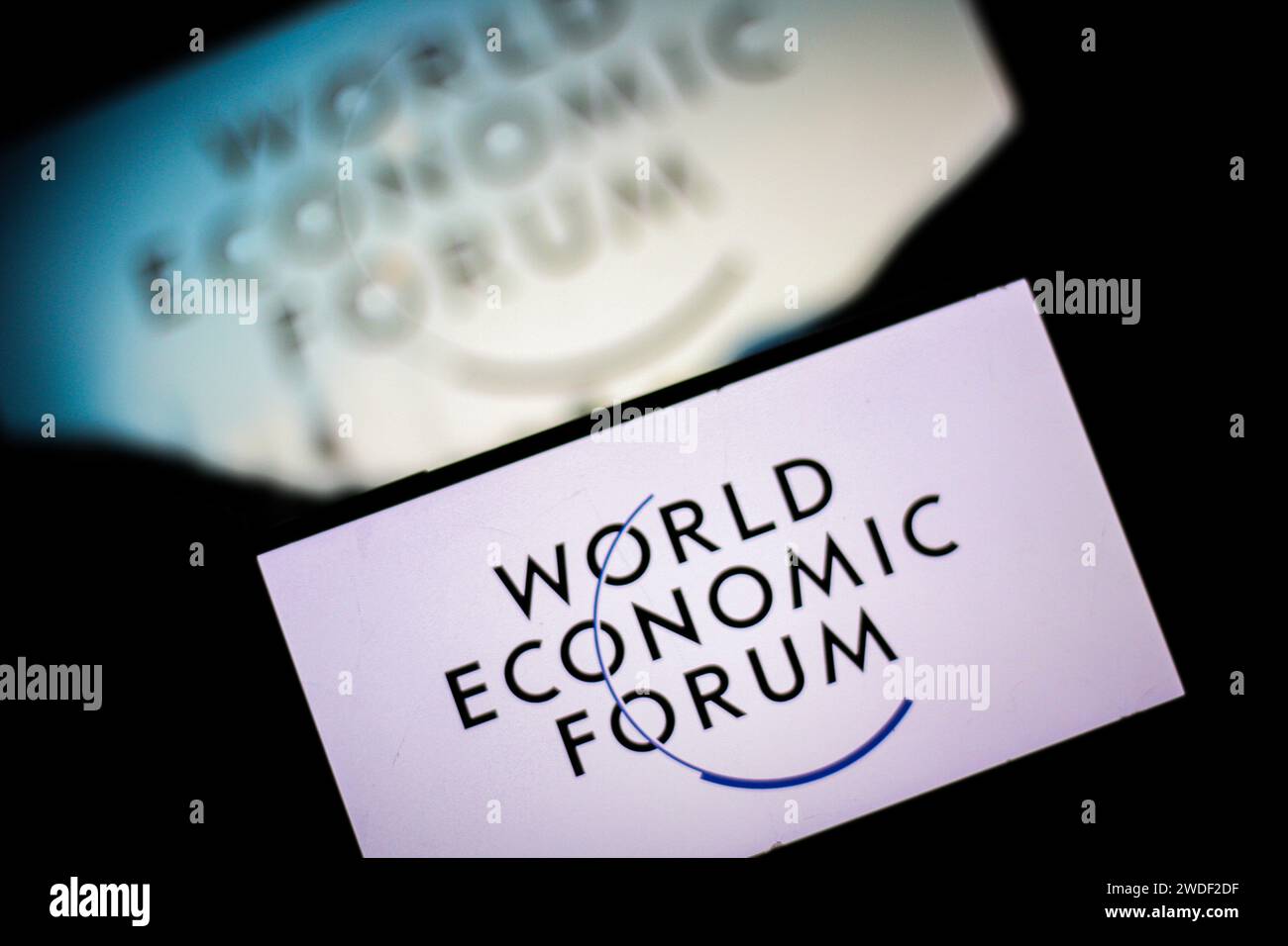 18. Januar 2024: Tunis, Tunesien. 18. Januar 2024. Das Logo des Weltwirtschaftsforums (WEF) wird auf einem Smartphone angezeigt. Die WEF ist eine unabhängige internationale Organisation, die sich der Verbesserung der Lage der Welt verschrieben hat. Die 54. Jahrestagung des Weltwirtschaftsforums findet vom 15. Bis 19. Januar 2024 in Davos-Klosters in der Schweiz unter dem Motto „Wiederaufbau des Vertrauens“ statt, um die weltweit drängendsten globalen Herausforderungen anzugehen (Credit Image: © Hasan mrad/IMAGESLIVE via ZUMA Press Wire). Nicht für kommerzielle ZWECKE! Stockfoto 18. Januar 2024: Tunis, Tunesien. 18. Januar 2024. Das Logo des Weltwirtschaftsforums (WEF) wird auf einem Smartphone angezeigt. Die WEF ist eine unabhängige internationale Organisation, die sich der Verbesserung der Lage der Welt verschrieben hat. Die 54. Jahrestagung des Weltwirtschaftsforums findet vom 15. Bis 19. Januar 2024 in Davos-Klosters in der Schweiz unter dem Motto „Wiederaufbau des Vertrauens“ statt, um die weltweit drängendsten globalen Herausforderungen anzugehen (Credit Image: © Hasan mrad/IMAGESLIVE via ZUMA Press Wire). Nicht für kommerzielle ZWECKE! Stockfoto