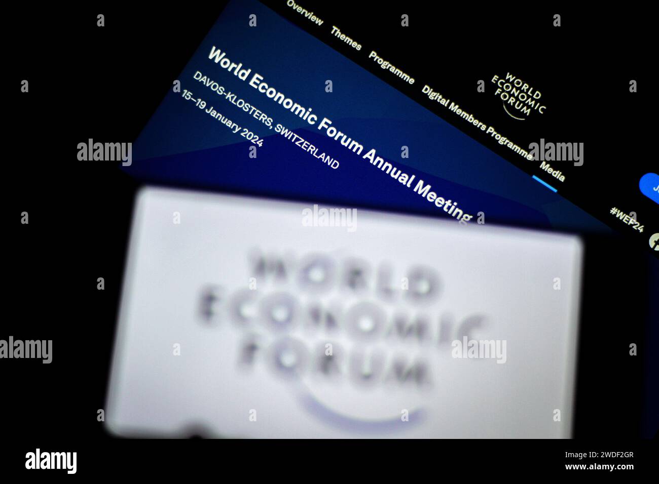 18. Januar 2024: Tunis, Tunesien. 18. Januar 2024. Das Logo des Weltwirtschaftsforums (WEF) wird auf einem Smartphone angezeigt. Die WEF ist eine unabhängige internationale Organisation, die sich der Verbesserung der Lage der Welt verschrieben hat. Die 54. Jahrestagung des Weltwirtschaftsforums findet vom 15. Bis 19. Januar 2024 in Davos-Klosters in der Schweiz unter dem Motto „Wiederaufbau des Vertrauens“ statt, um die weltweit drängendsten globalen Herausforderungen anzugehen (Credit Image: © Hasan mrad/IMAGESLIVE via ZUMA Press Wire). Nicht für kommerzielle ZWECKE! Stockfoto 18. Januar 2024: Tunis, Tunesien. 18. Januar 2024. Das Logo des Weltwirtschaftsforums (WEF) wird auf einem Smartphone angezeigt. Die WEF ist eine unabhängige internationale Organisation, die sich der Verbesserung der Lage der Welt verschrieben hat. Die 54. Jahrestagung des Weltwirtschaftsforums findet vom 15. Bis 19. Januar 2024 in Davos-Klosters in der Schweiz unter dem Motto „Wiederaufbau des Vertrauens“ statt, um die weltweit drängendsten globalen Herausforderungen anzugehen (Credit Image: © Hasan mrad/IMAGESLIVE via ZUMA Press Wire). Nicht für kommerzielle ZWECKE! Stockfoto