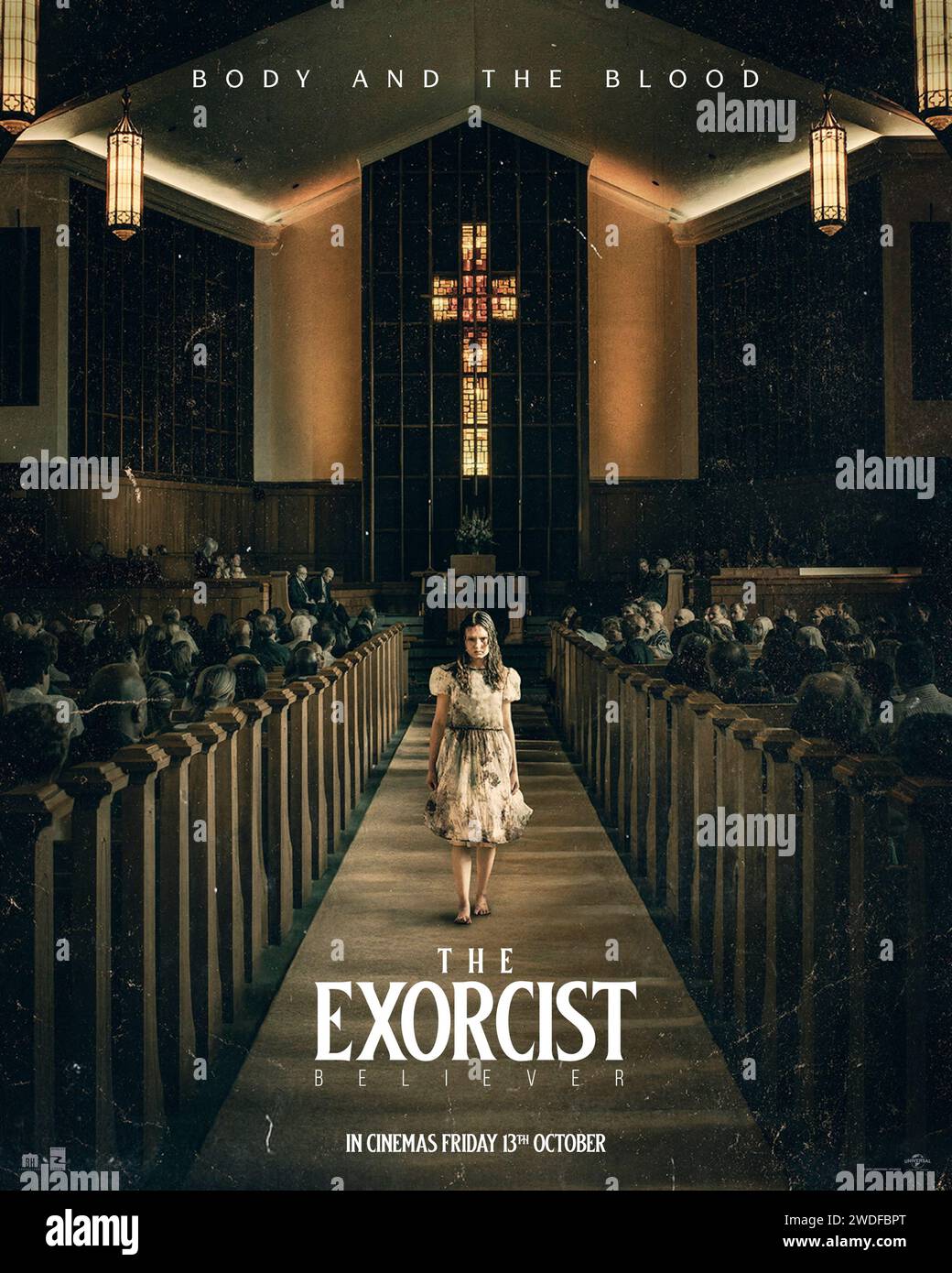 The Exorcist: Believer (2023) von David Gordon Green mit Lafortune Joseph, Leslie Odom Jr. und Gastner Legerme. Als zwei Mädchen im Wald verschwinden und drei Tage später zurückkehren, ohne sich daran zu erinnern, was mit ihnen passiert ist, sucht der Vater eines Mädchens Chris MacNeil auf, der für immer verändert wurde, was vor fünfzig Jahren mit ihrer Tochter passiert ist. US-Poster mit einem Blatt ***NUR FÜR REDAKTIONELLE ZWECKE***. Quelle: BFA / Universal Pictures Stockfoto