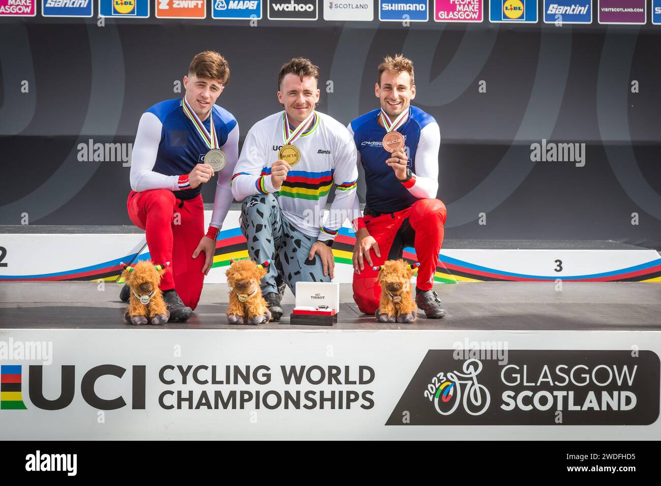 Romain MAHIEU, Arthur PILARD, Joris DAUDET (ganz Frankreich), Elite MEN BMX Racers, feiern auf dem Podium, die UCI BMX Racing Weltmeisterschaften 2023 Stockfoto