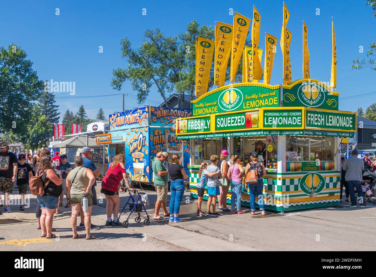 Imbissstände beim Corn and Apple Festival in Morden, Manitoba, Kanada. Stockfoto