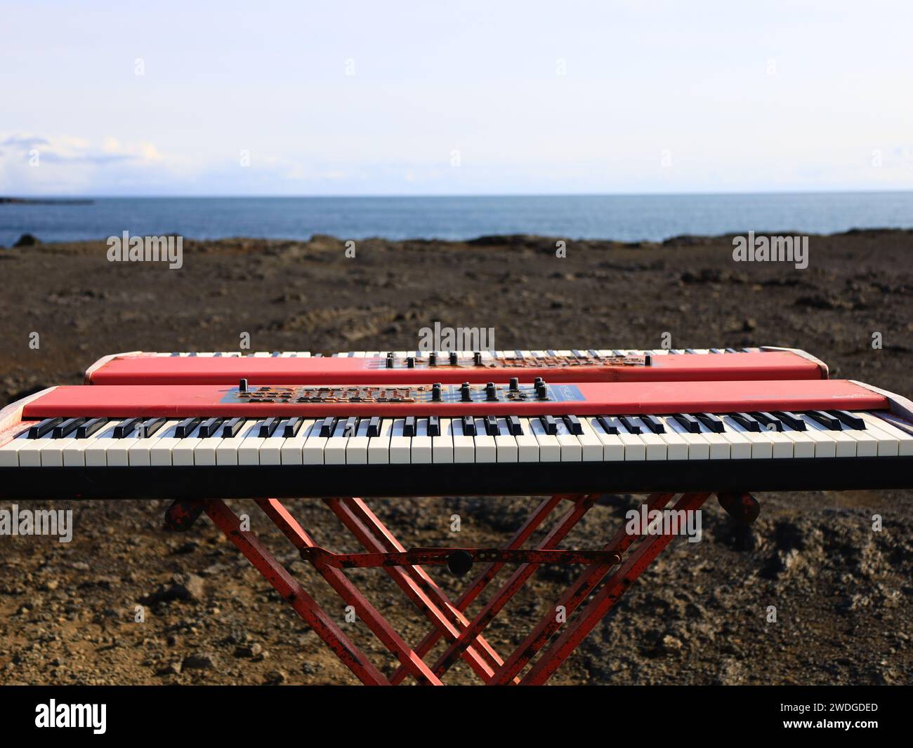 Valahnúkamöl ist ein hoher Felsrücken, der aus gut abgerundeten Steinen besteht und sich auf der Halbinsel Reykjanes befindet Stockfoto