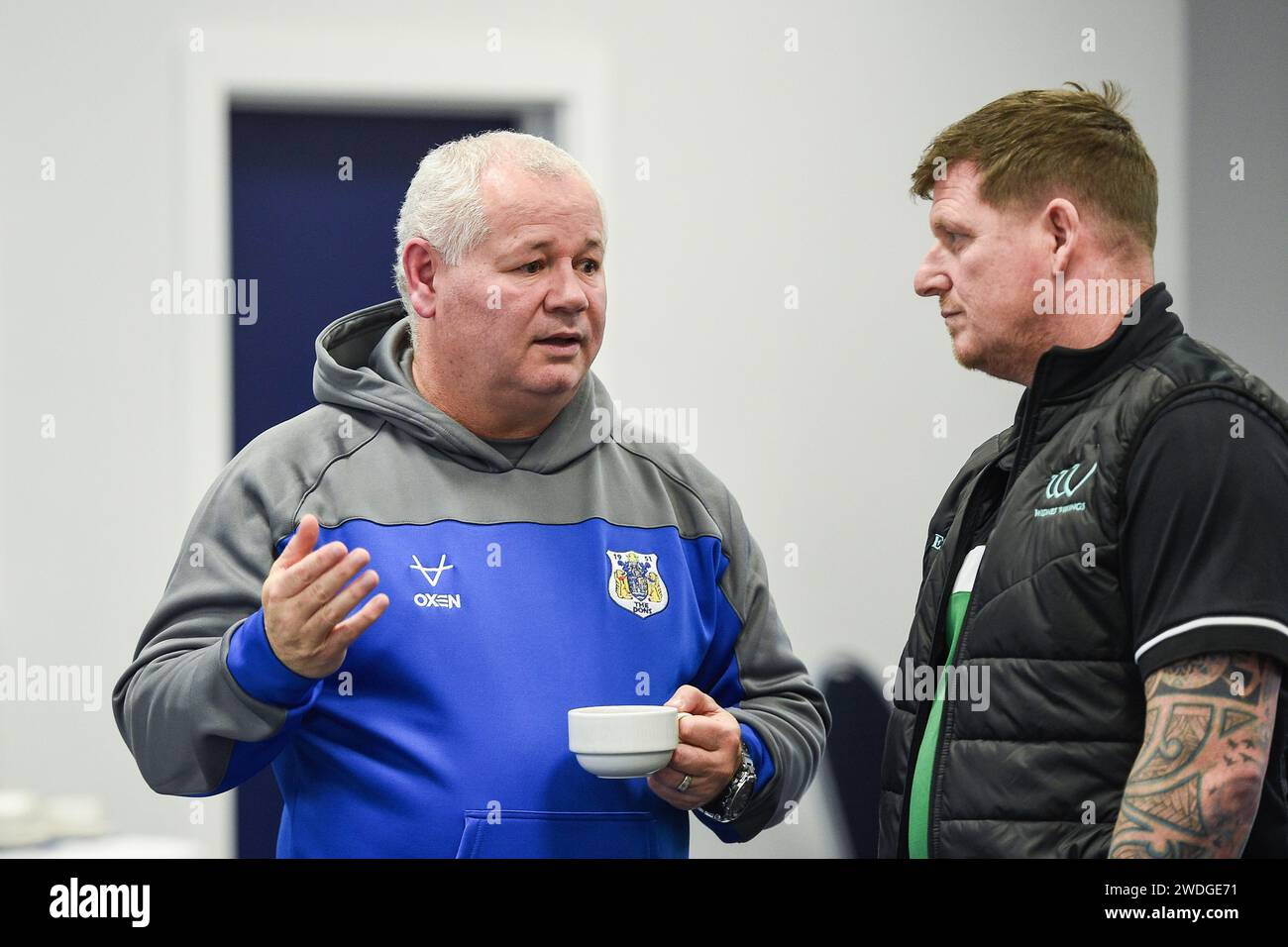 Wakefield, England – 19. Januar 2024 – Carl Hall, CEO von Doncaster und Widnes Head Coach Alan Coleman. Rugby League Championship, League One & 1895 Cup. Staffel Launch und Media Day im DIY Kitchens Stadium, Wakefield, UK Dean Williams Stockfoto