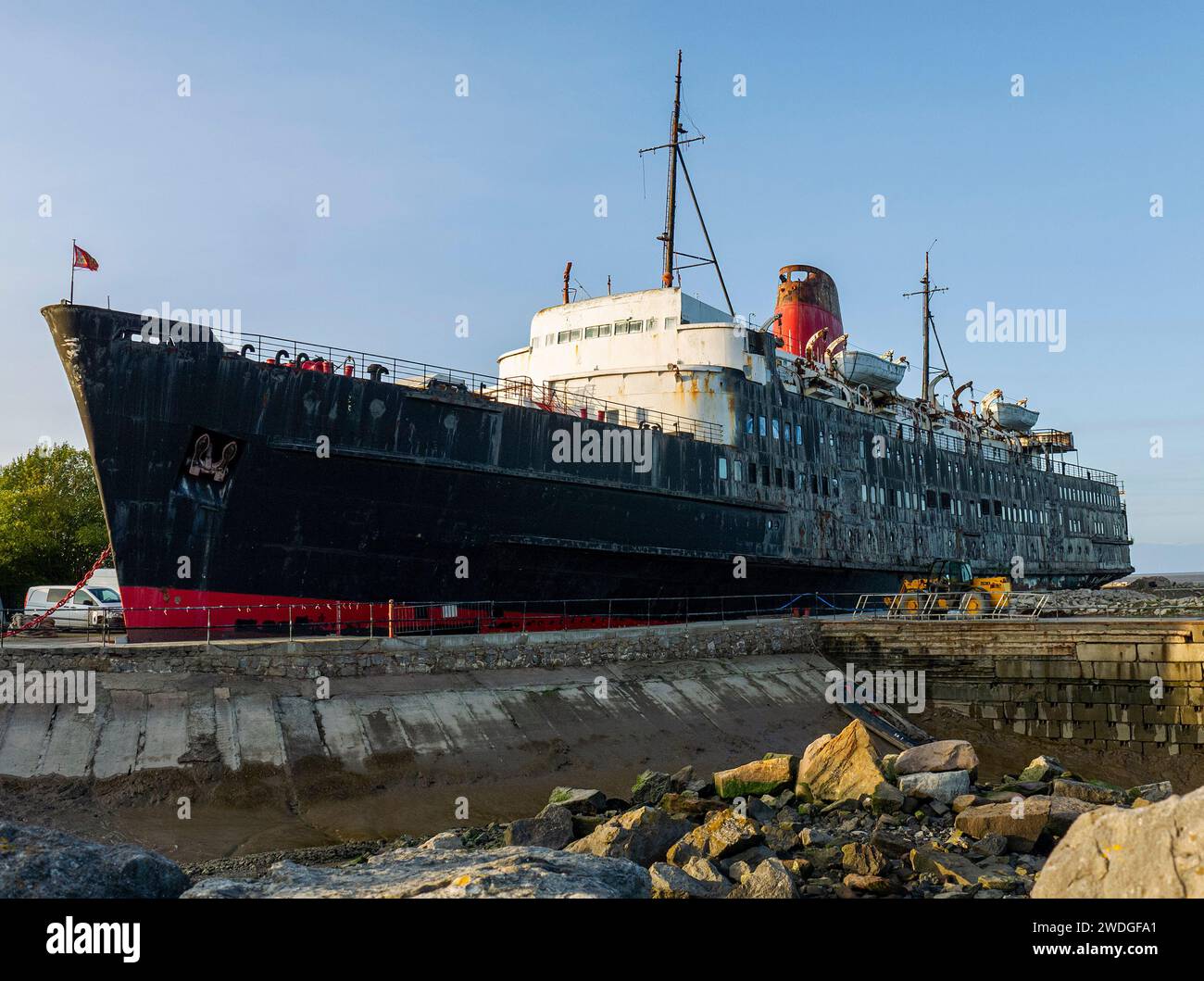 Stillgelegtes TSS Duke of Lancaster Passagier-Dampfschiff in der Nähe von Mostyn, River Dee Estuary, Flintshire, Nordwales, Großbritannien Stockfoto