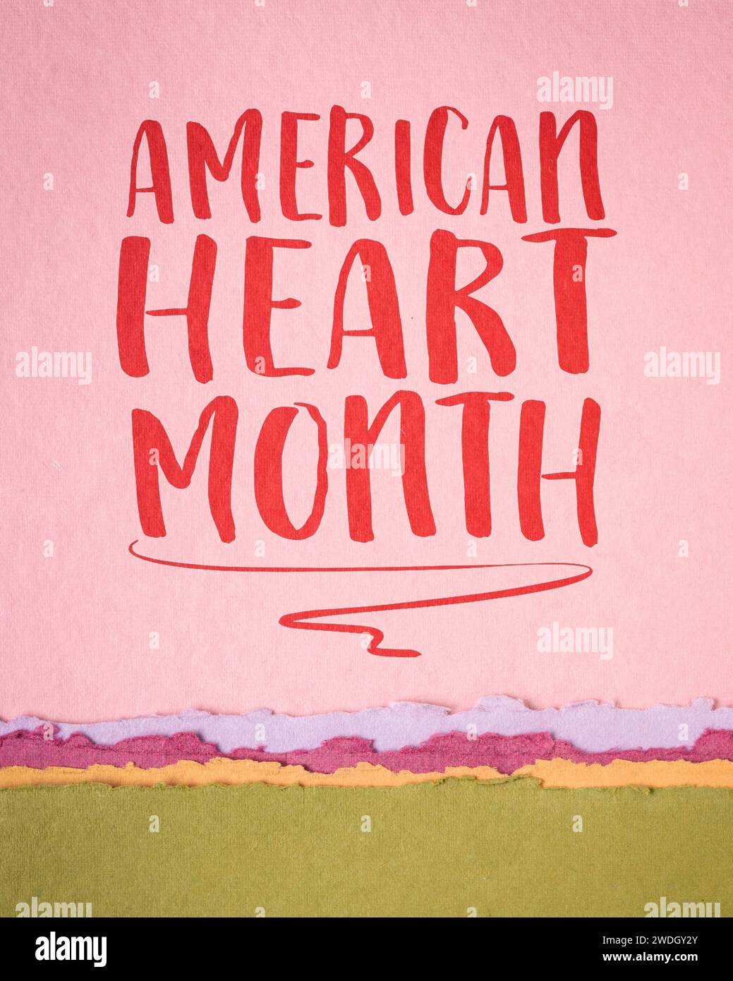 American Heart Month - Begehung jährlich im Februar gehalten, Erinnerungsnotiz auf Kunstpapier, Herz-Kreislauf-Gesundheitskonzept. Stockfoto