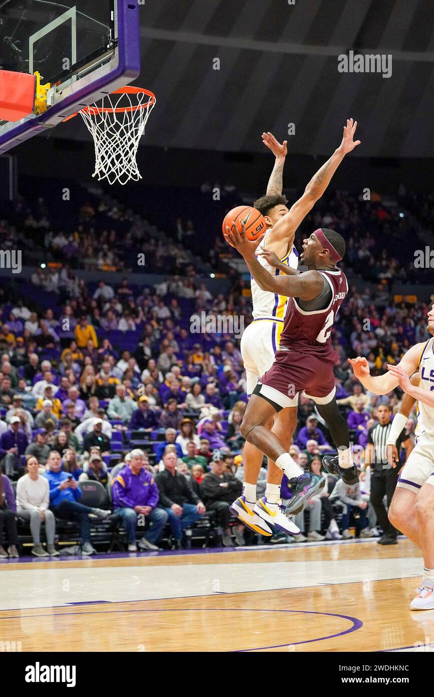 Baton Rouge, Louisiana, USA. Januar 2024. 20. Januar 2024 – Baton Rouge, LA, USA – Texas A&M Aggies Wächter TYRECE RADFORD (23) fährt zum Korb über LSU Tigers Forward JALEN REED (13) während des Spiels zwischen Texas A&M Aggies und den LSU Tigers im Pete Maravich Assembly Center in Baton Rouge, Louisiana. (Credit Image: © Jerome Hicks/ZUMA Press Wire) NUR REDAKTIONELLE VERWENDUNG! Nicht für kommerzielle ZWECKE! Stockfoto