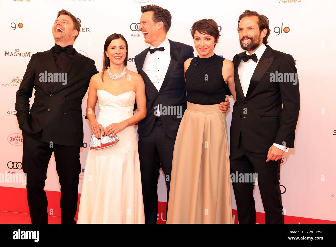 Deutscher Filmball 2024 Friedrich Mücke, Aylin Tezel, Florian David Fitz, Julia Koschitz und Quirin Berg beim deutschen Filmball 2024 am 20.01.2024 im Hotel Bayerischer Hof in München. Bayern, Deutschland. *** Deutscher Filmball 2024 Friedrich Mücke, Aylin Tezel, Florian David Fitz, Julia Koschitz und Quirin Berg beim Deutschen Filmball 2024 am 20 01 2024 im Hotel Bayerischer Hof in München Bayern Stockfoto