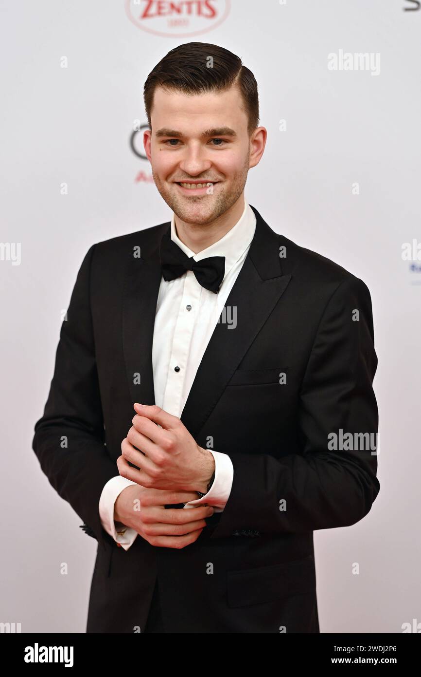 Patrick Patrick Moelleken Schauspieler, Einzelbild,angeschnittenes Einzelmotiv,Halbfigur,halbe Figur. 48.Deutscher Filmball, Roter Teppich, Roter Teppich, am 20.01.2024 im H o t e l B a y e r i s c h e r H o f, M u e n c h e n. Sven Simon Fotoagentur GmbH & Co. Pressefoto KG Prinzess-Luise-Str.. 41 45479 M u e l h e i m / R u h r Tel. 0208/9413250 Fax. 0208/9413260 GLS Bank BLZ 430 609 67 Kto. 4030 025 100 IBAN DE75 4306 0967 4030 0251 00 BIC GENODEM1GLS www.svensimon.net *** Patrick Patrick Moelleken Schauspieler, Einzelbild, Einzelbild, Einzelmotiv, Halbfigur 48 Deutscher Filmball, Roter Teppich Stockfoto