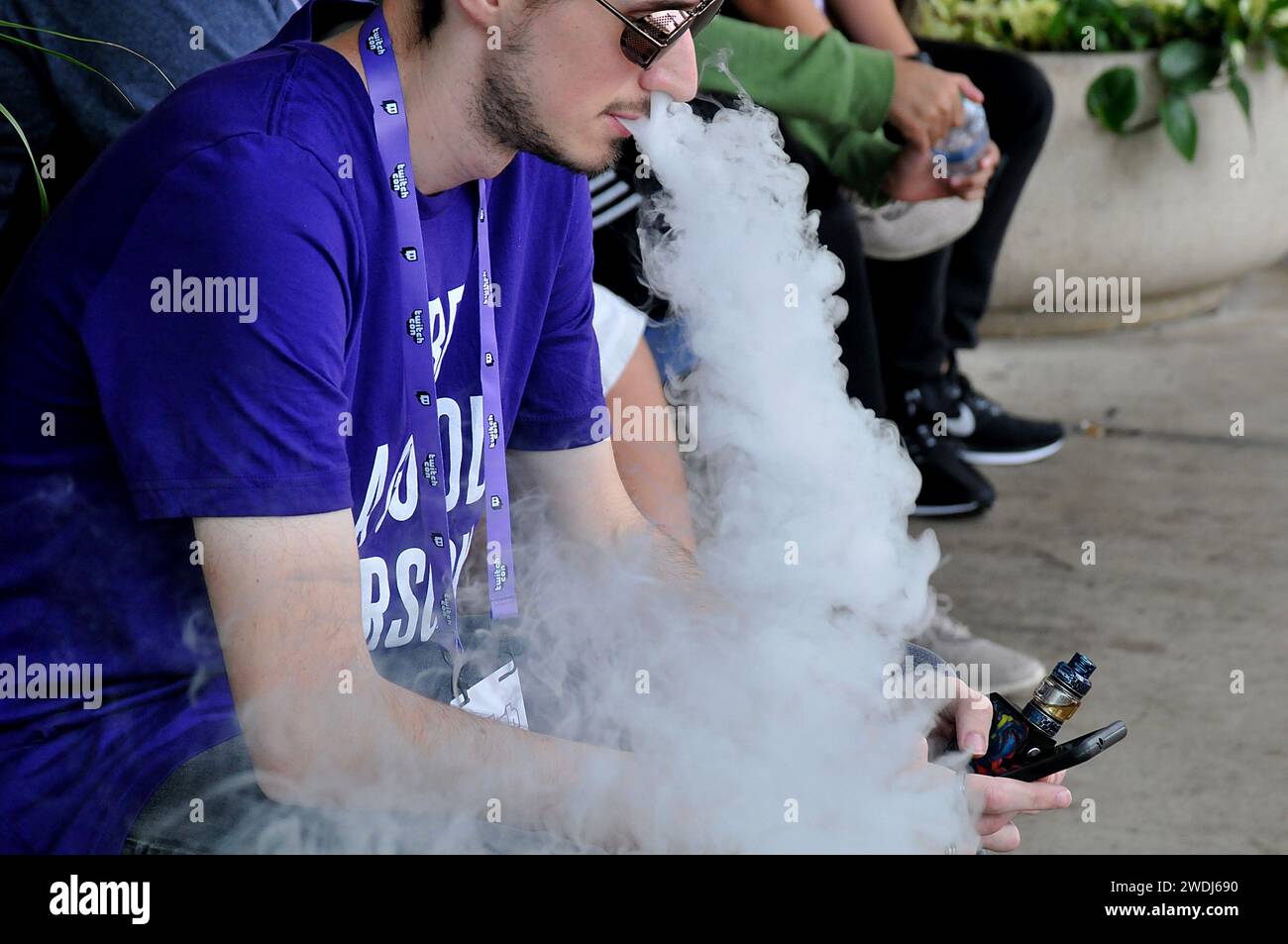 San Diego/california/ 27. September 2019 ,einige Vaping auf Twichcon Veranstaltung vor San Diego Convention cneter in San Diego heute Wochenende Veranstaltung in San Diego. (Foto..Francis Dean / Deanpictures). Stockfoto